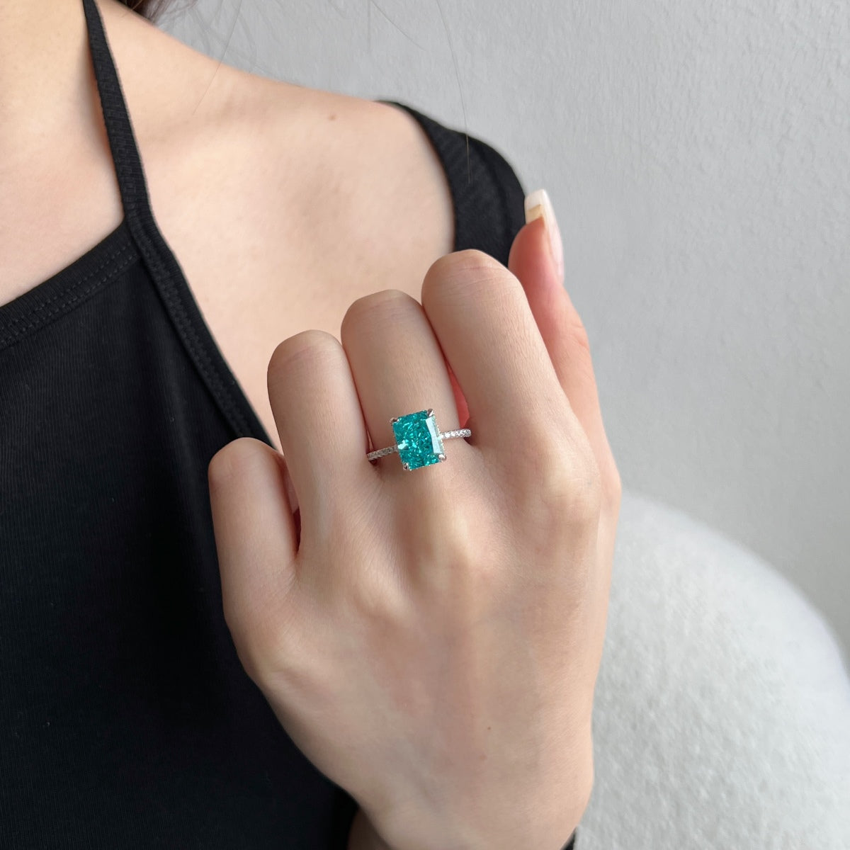 [Kismet Jewels ]4.0 Carat Luxurious Engagement Ring