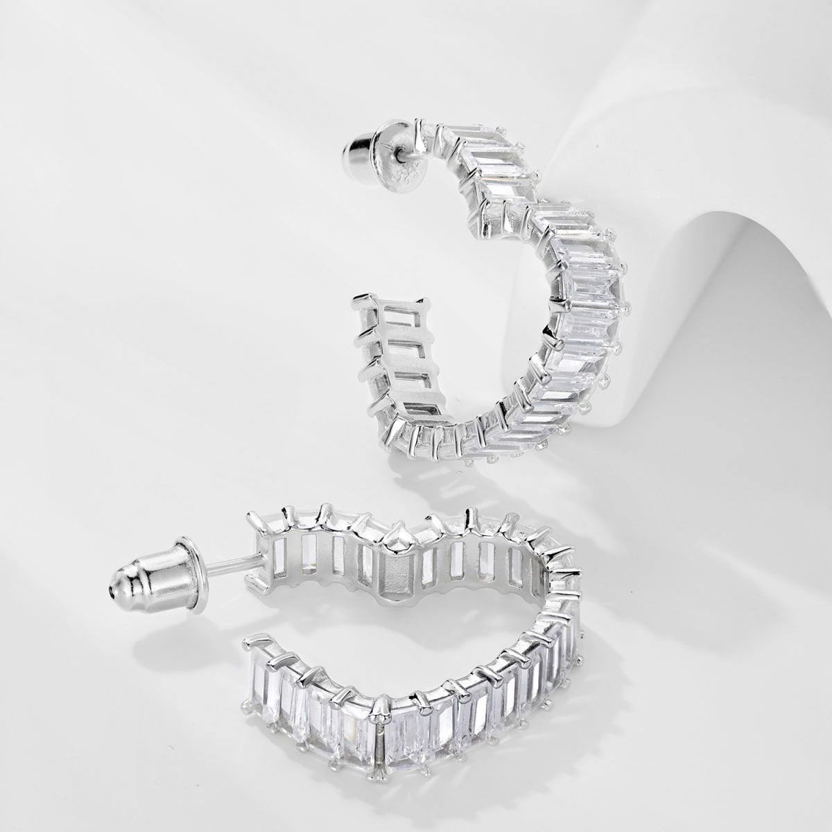 [Kismet Jewels ]Radiant Heart Cutout Earrings
