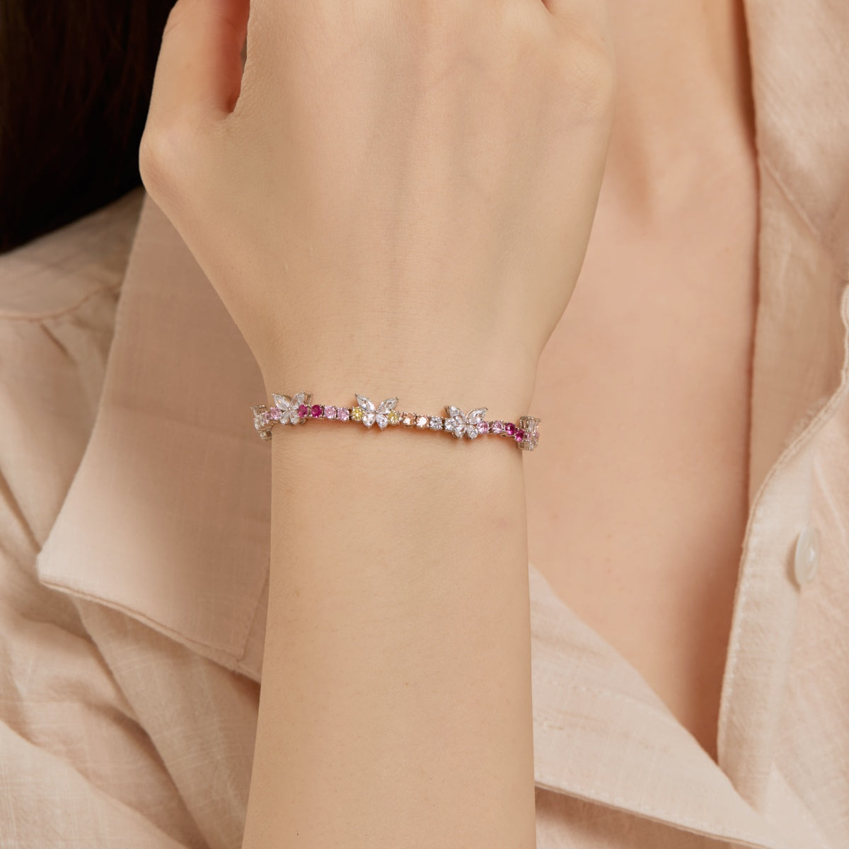 [Kismet Jewels ]Ornate Colorful Butterfly Shape Round Cut Daily Bracelet
