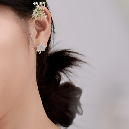 [Kismet Jewels ]Exquisite Maple Leaf Design Earrings