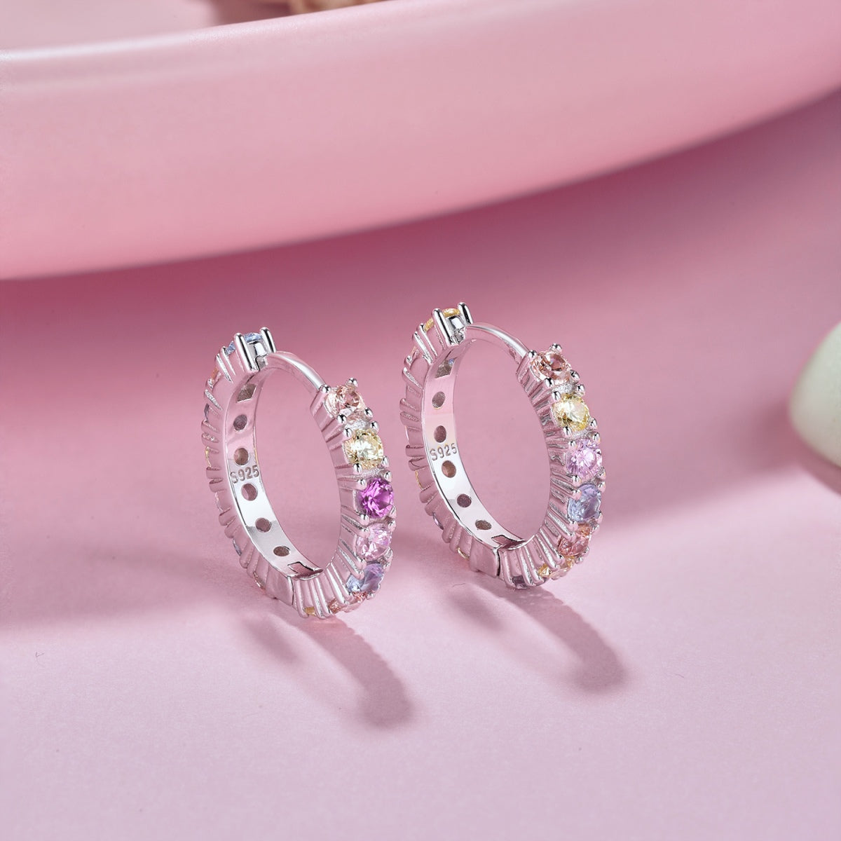 [Kismet Jewels ]Radiant Colorful Round Cut Earrings