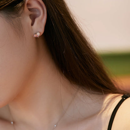 [Kismet Jewels ]Dazzling Elegant Heart Cut Lover Earrings