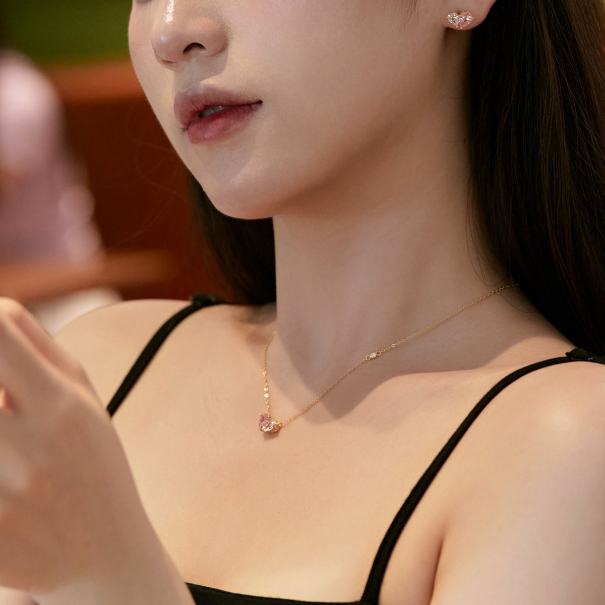 [Kismet Jewels ]Dazzling Elegant Heart Cut Lover Earrings