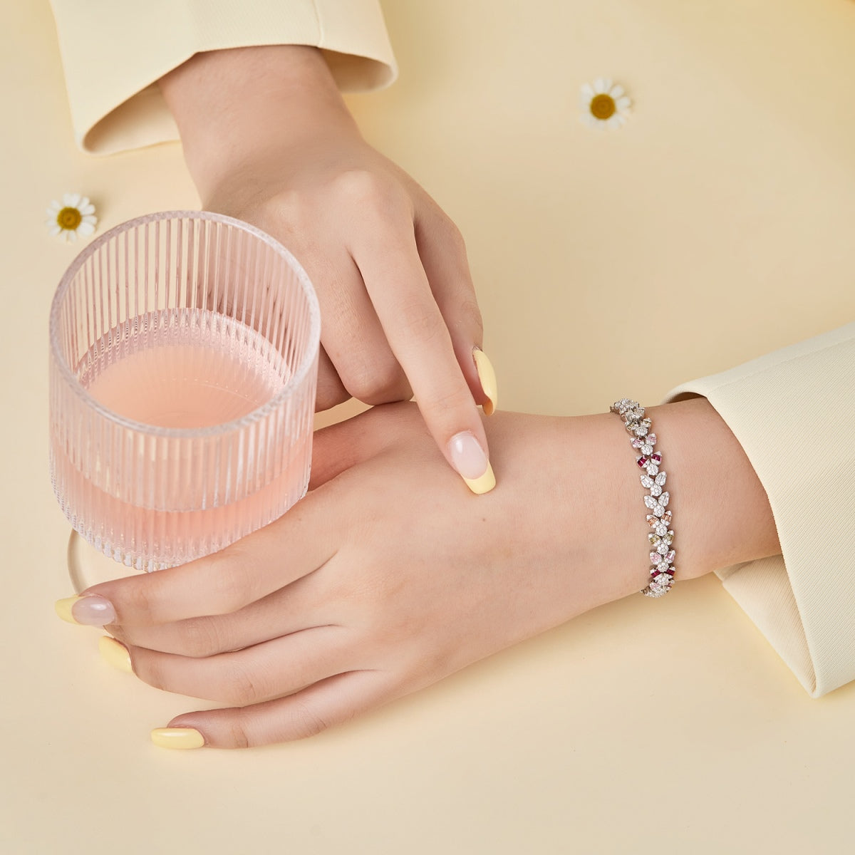 [Kismet Jewels ]Dainty Exquisite Flower Shape Daily Bracelet