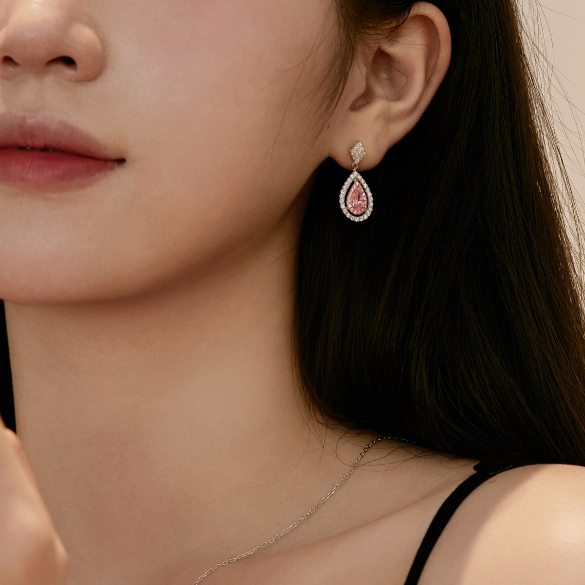 [Kismet Jewels ]Ornate Delicate Water Drop Shape Banquet Earrings