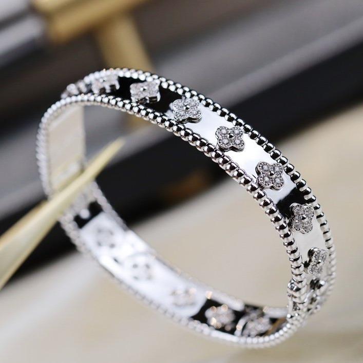 [Kismet Jewels ]CLOVER BRACELET 8MM DIAMONDS