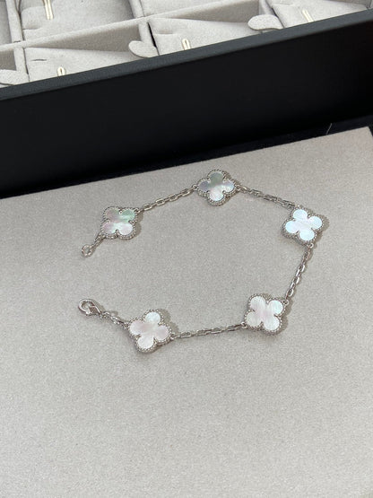 [Kismet Jewels ]CLOVER SILVER MOP 5 MOTIF BRACELET