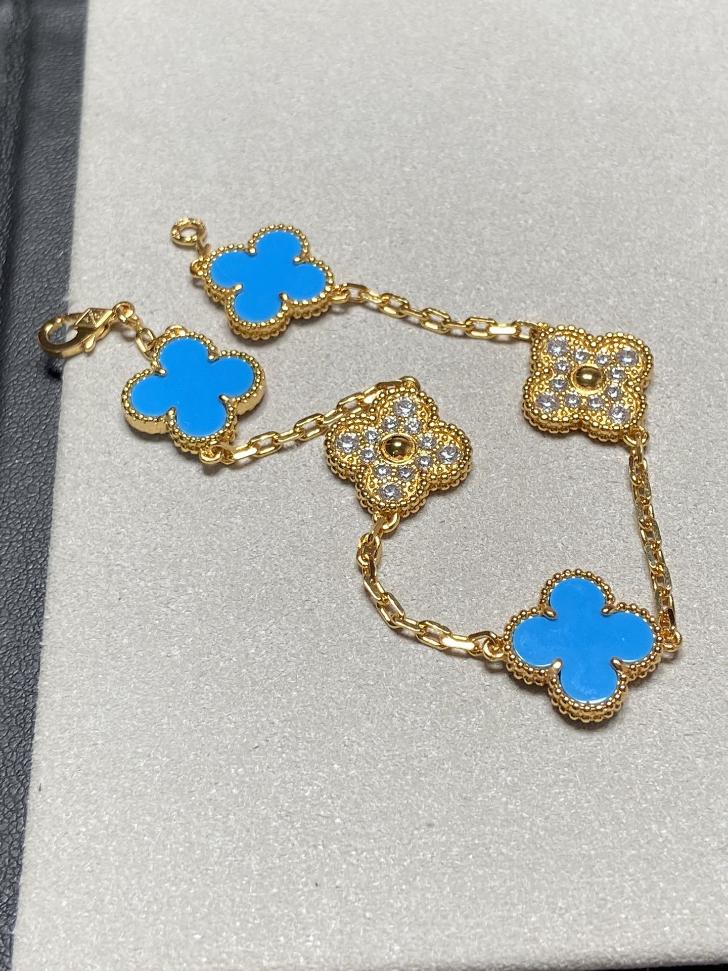 [Kismet Jewels ]CLOVER 5 MOTIF BLUE CHALCEDONY DIAMOND GOLD BRACELET
