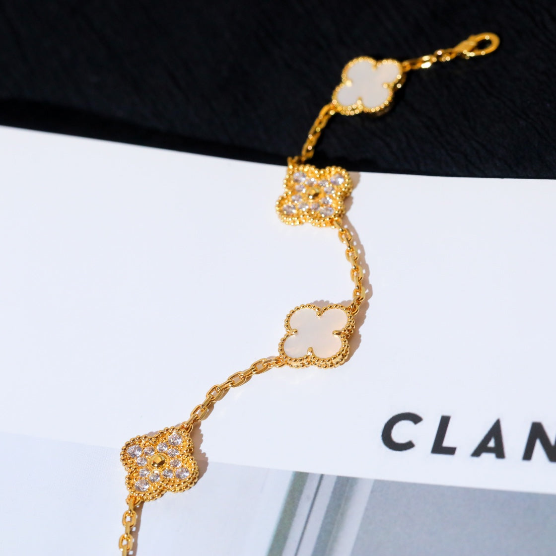 [Kismet Jewels ]CLOVER BRACELET 5 MOTIF WHITE MOP DIAMOND