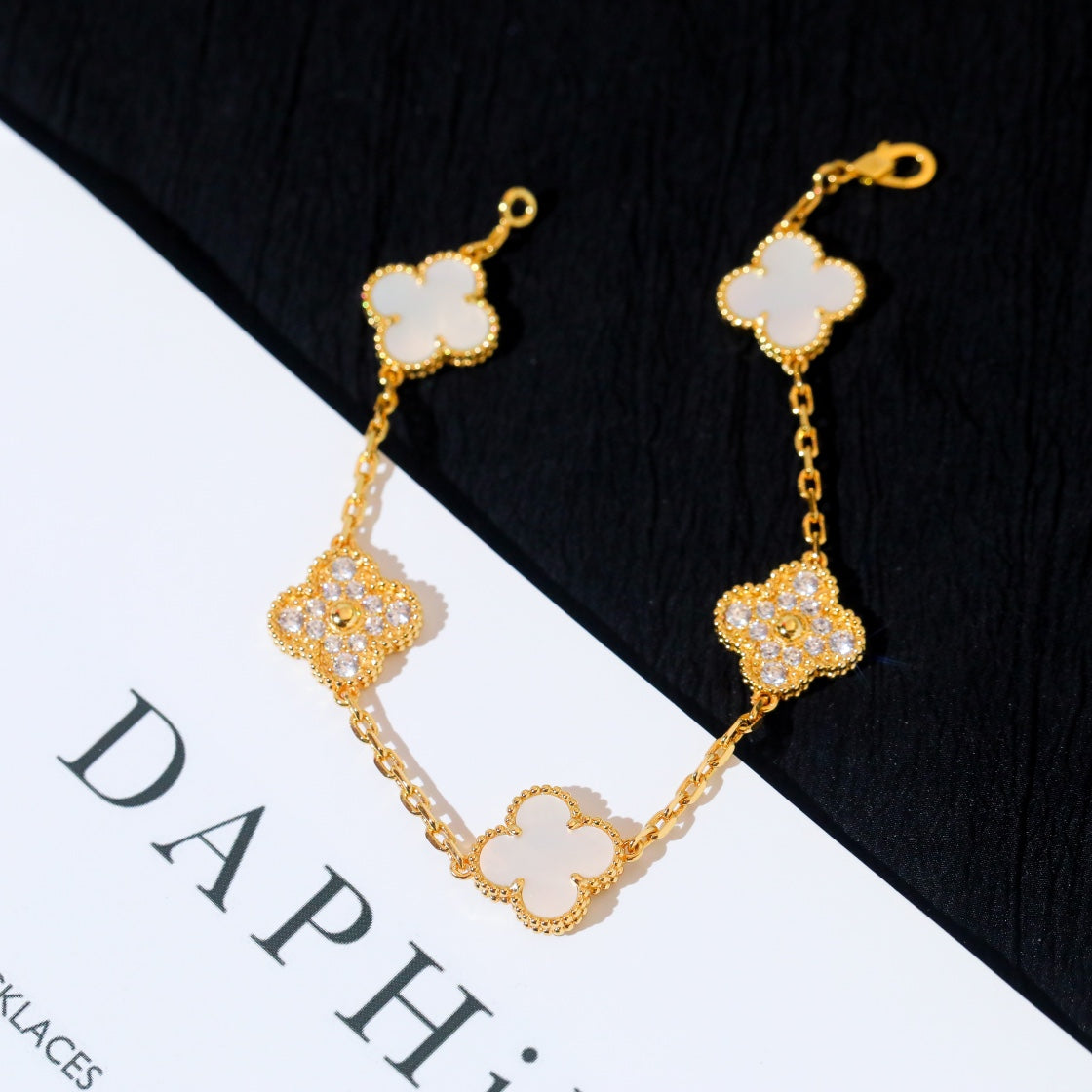 [Kismet Jewels ]CLOVER BRACELET 5 MOTIF WHITE MOP DIAMOND