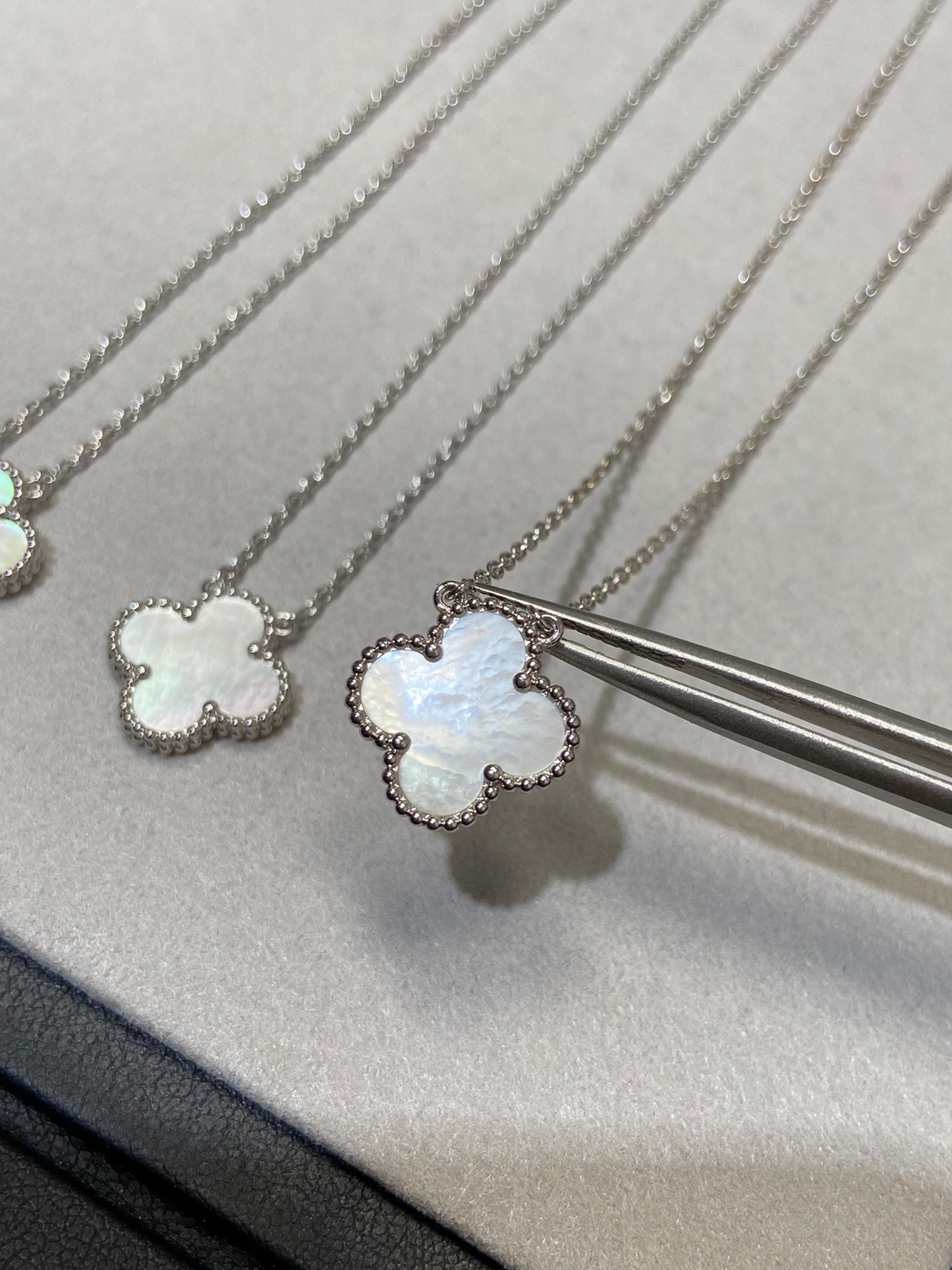 [Kismet Jewels ]CLOVER MEDIUM SILVER WHITE MOP NECKLACE