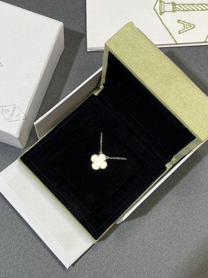 [Kismet Jewels ]CLOVER MEDIUM SILVER WHITE MOP NECKLACE