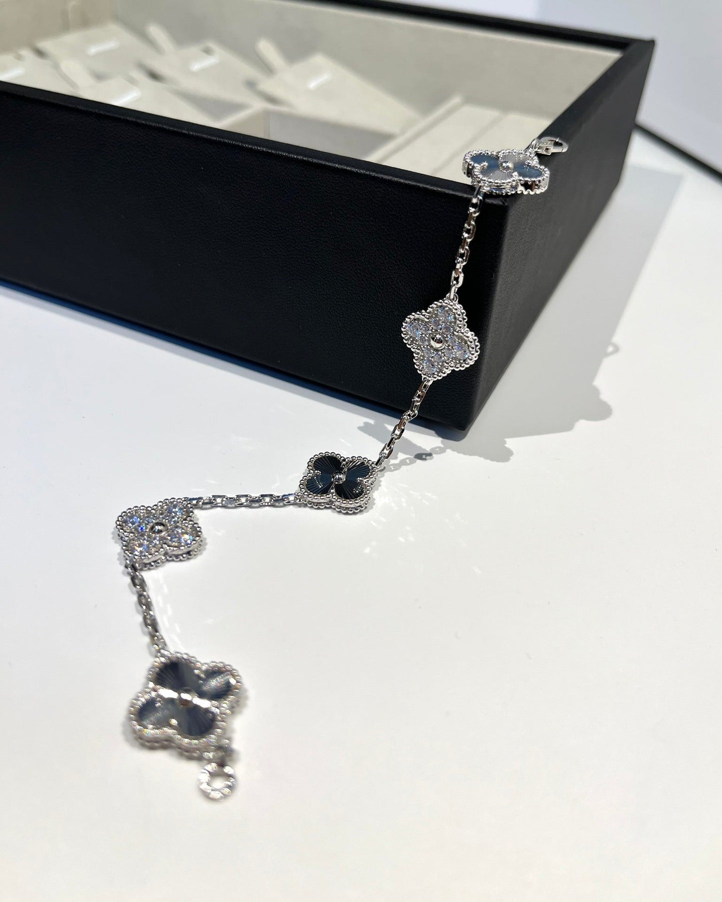 [Kismet Jewels ]CLOVER 5 MOTIF SILVER DIAMOND BRACELET