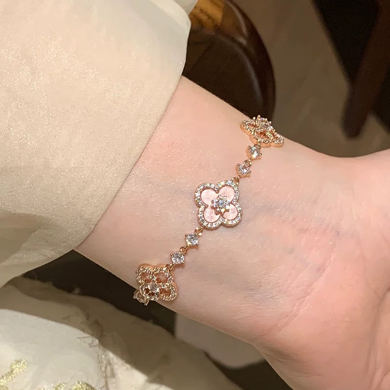 [Kismet Jewels ]CLOVER 5 MOTIF PINK BLUE RED WHITE BRACELET