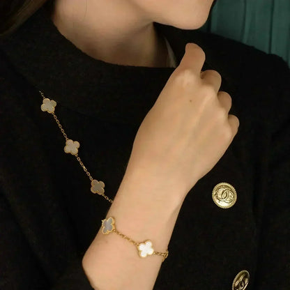 [Kismet Jewels ]CLOVER  5 MOTIF WHITE MOP BRACELET