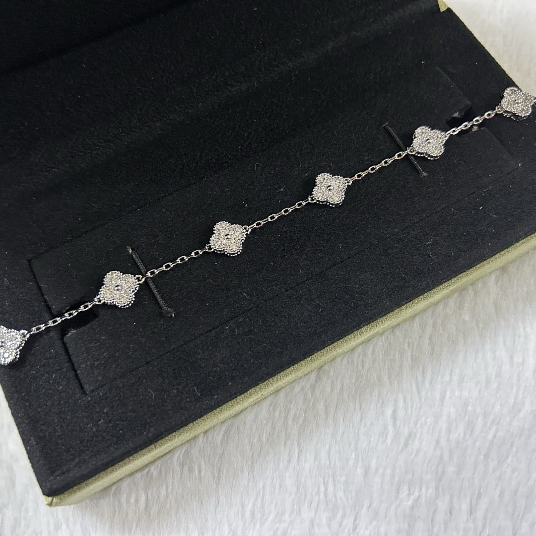 [Kismet Jewels ]CLOVER 6 MOTIF DIAMOND BRACELET