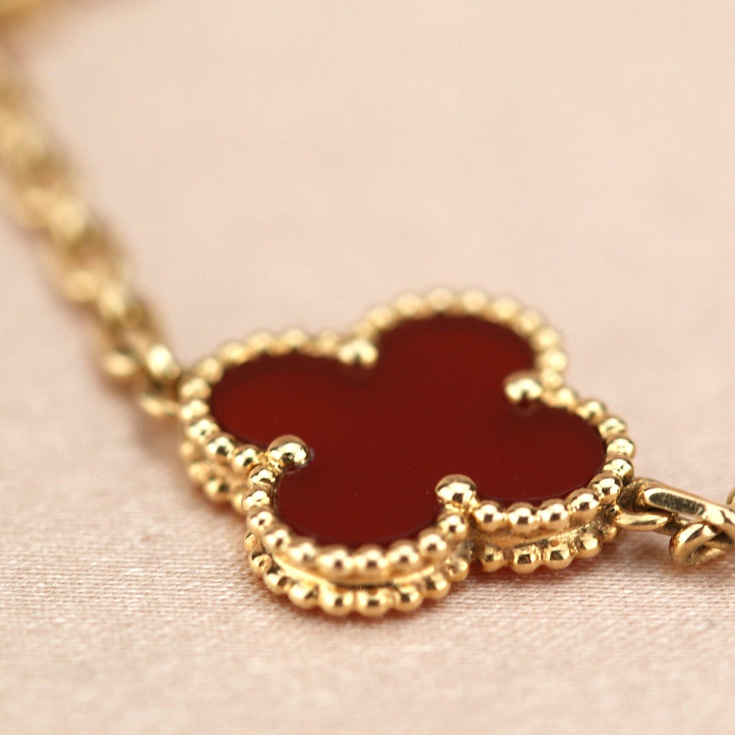 [Kismet Jewels ]CLOVER 5 MOTIFS RED AGATE  BRACELET