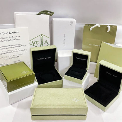 [Kismet Jewels ]VA CLOVER BRACELET NECKLACE RING BOX GIFT BAG