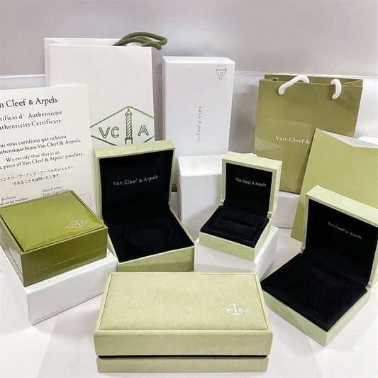 [Kismet Jewels ]VA CLOVER BRACELET NECKLACE RING BOX GIFT BAG