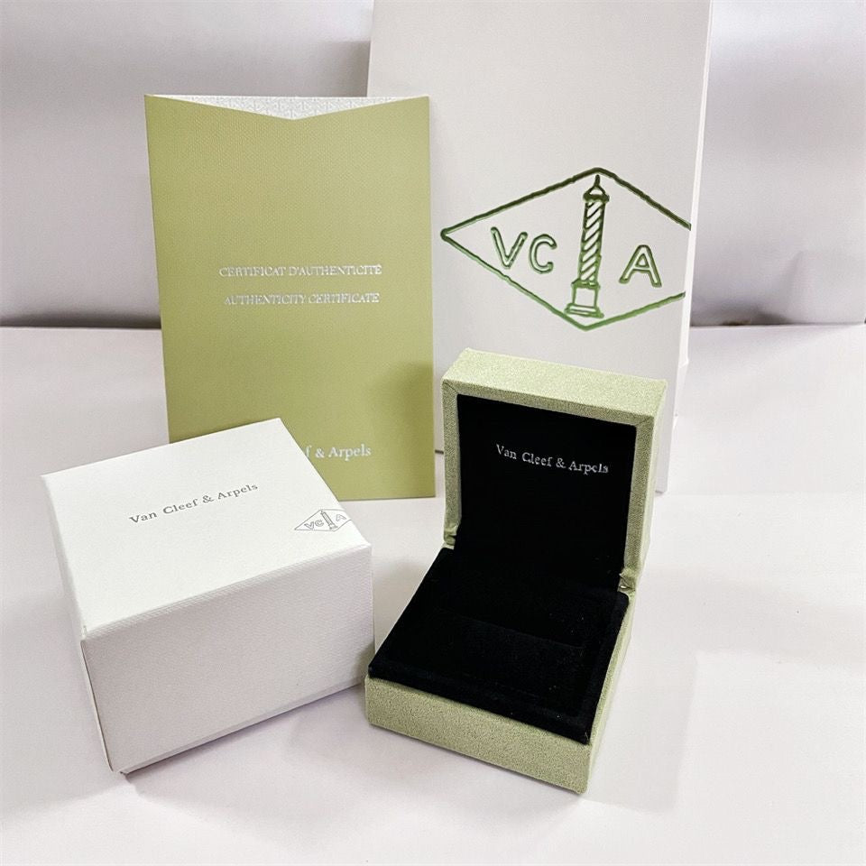 [Kismet Jewels ]VA CLOVER BRACELET NECKLACE RING BOX GIFT BAG