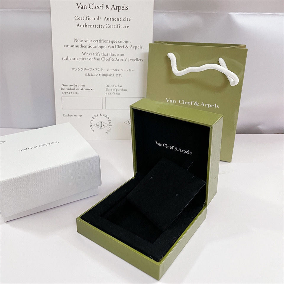 [Kismet Jewels ]VA CLOVER BRACELET NECKLACE RING BOX GIFT BAG