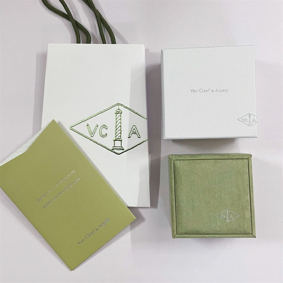 [Kismet Jewels ]VA CLOVER BRACELET NECKLACE RING BOX GIFT BAG