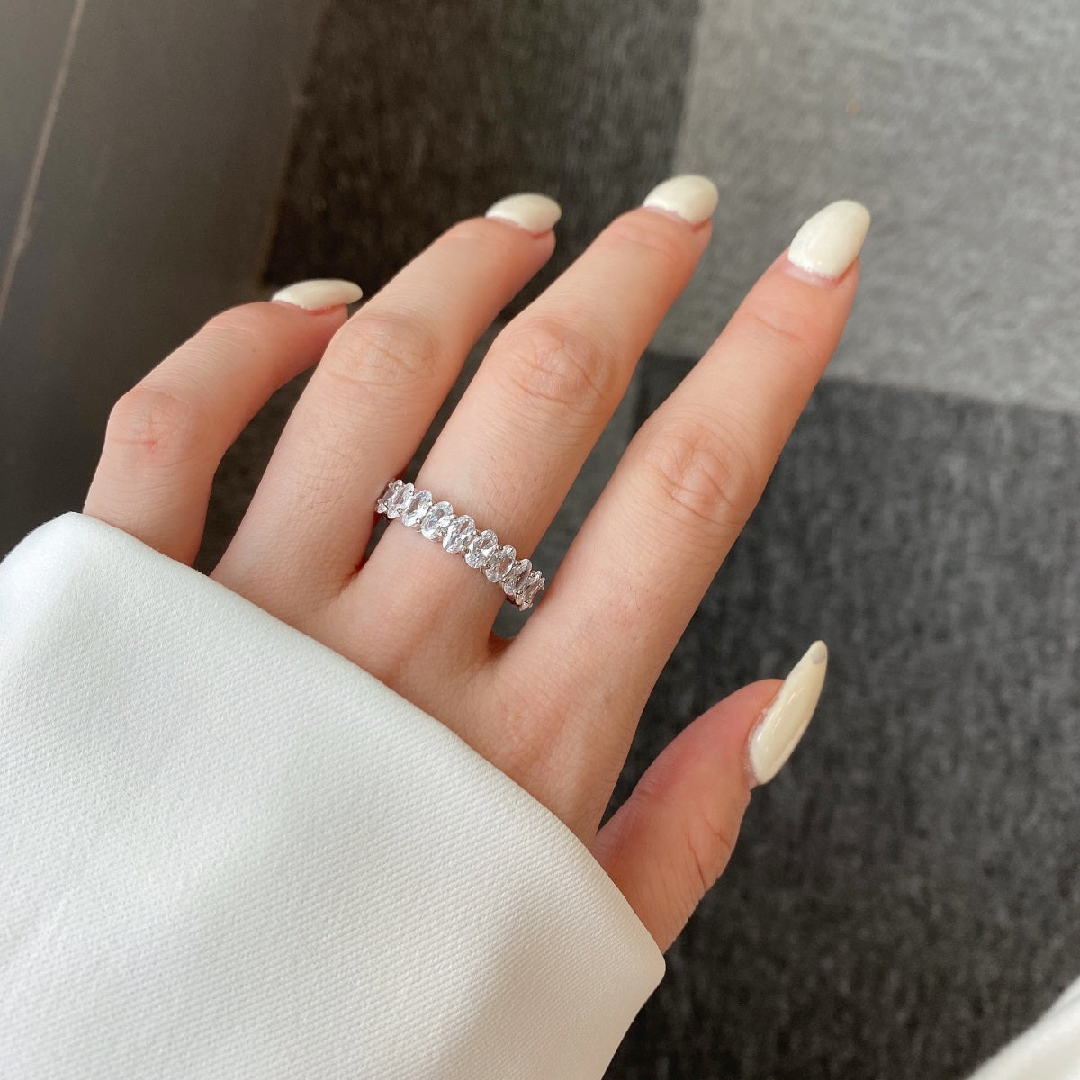 [Kismet Jewels ]Ornate Oval Cut Tennis Ring
