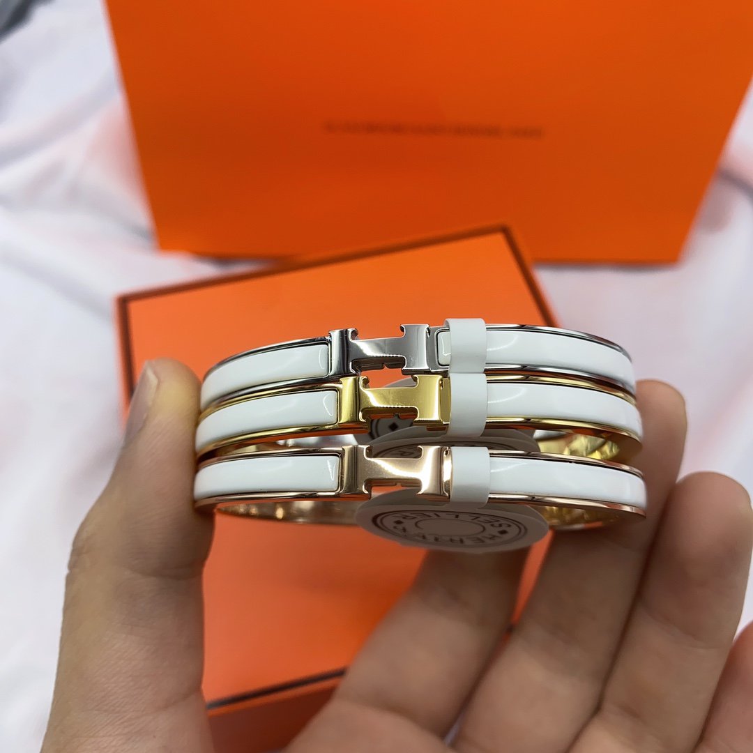 [Kismet Jewels ]CLASSIC HM CLIC WHITE 8MM ENAMEL BRACELET