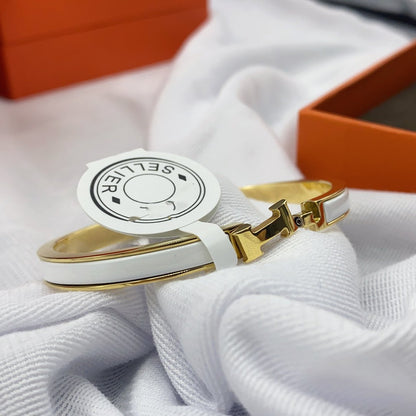 [Kismet Jewels ]CLASSIC HM CLIC WHITE 8MM ENAMEL BRACELET