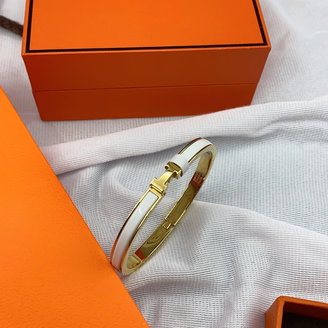 [Kismet Jewels ]CLASSIC HM CLIC WHITE 8MM ENAMEL BRACELET