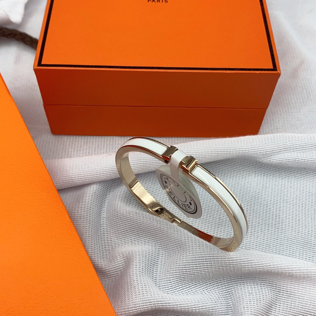 [Kismet Jewels ]CLASSIC HM CLIC WHITE 8MM ENAMEL BRACELET