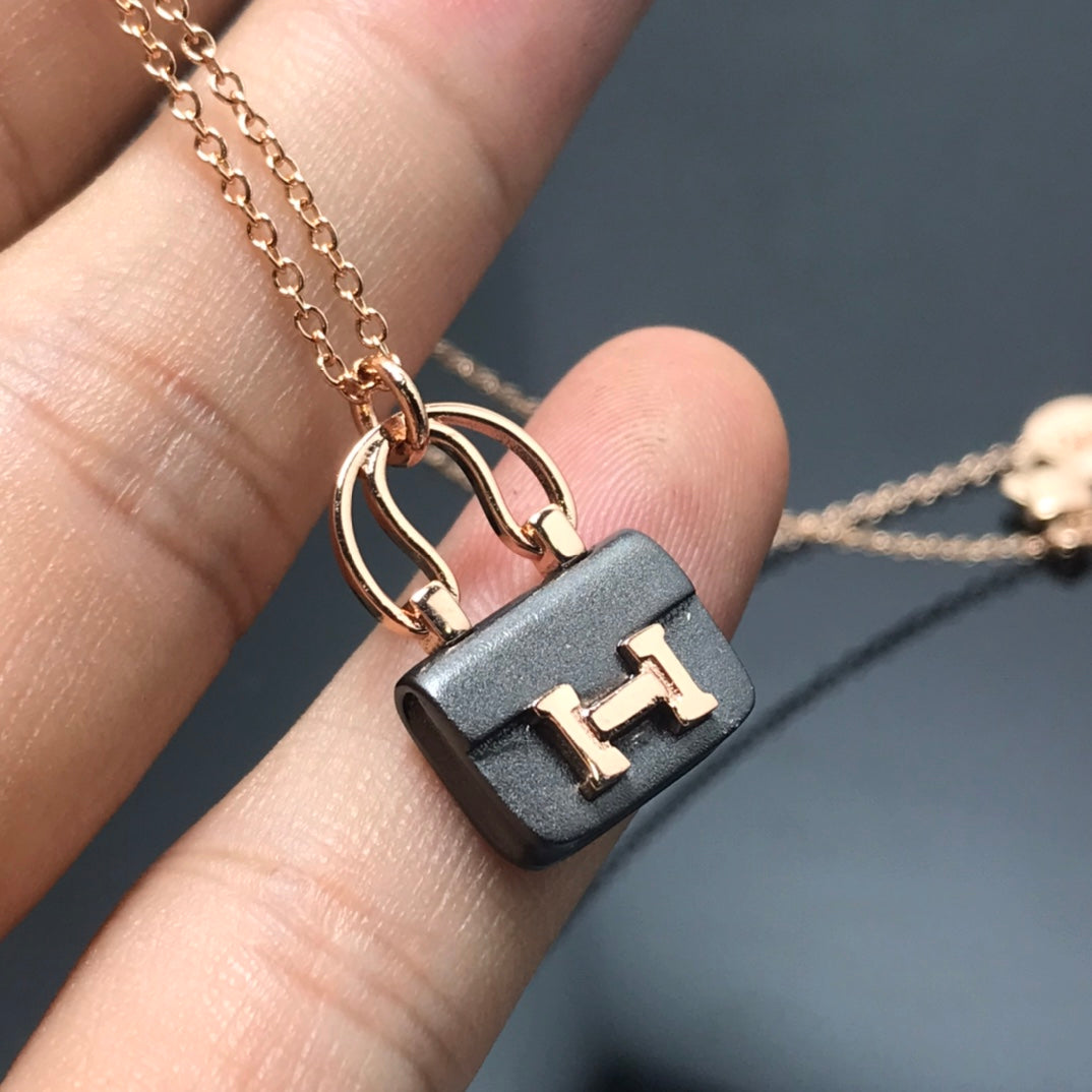 [Kismet Jewels ]WOMEN'S HM AMULETTES CONSTANCE PENDANT NECKLACE