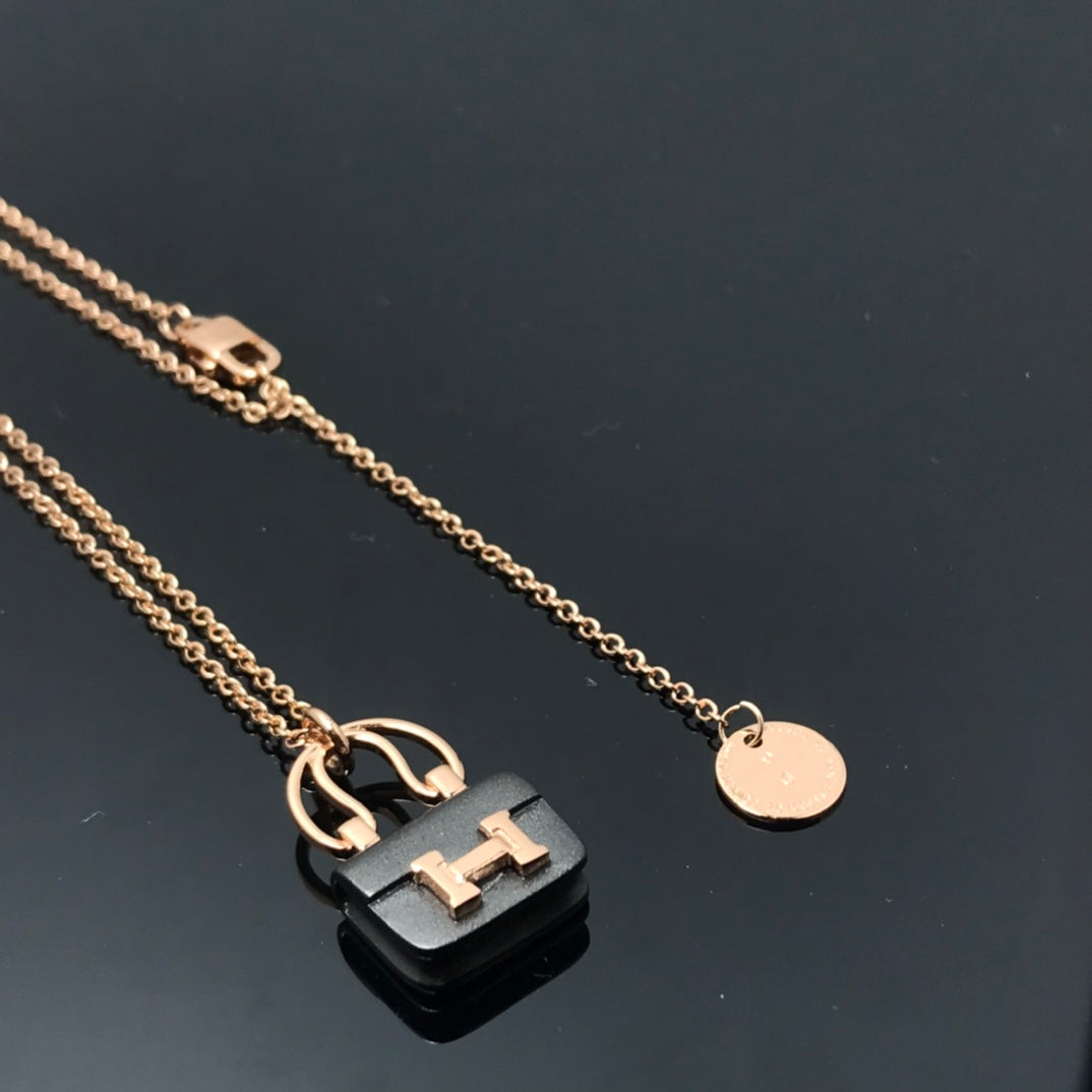 [Kismet Jewels ]WOMEN'S HM AMULETTES CONSTANCE PENDANT NECKLACE