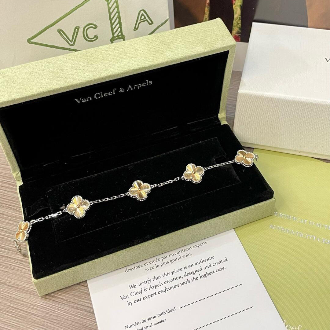 [Kismet Jewels ]CLOVER  5 MOTIFS  CHRISTMAS LIMITED EDITION BRACELET