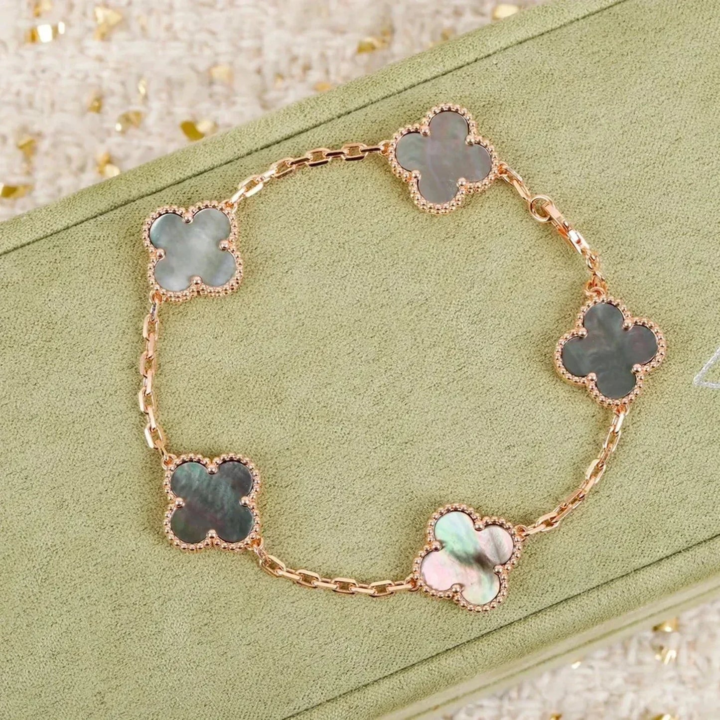 [Kismet Jewels ]CLOVER 5 MOTIF GRAY MOP  BRACELET